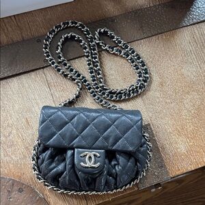 Chanel black leather chain around crossbody bag chunky silver hardware 8x6